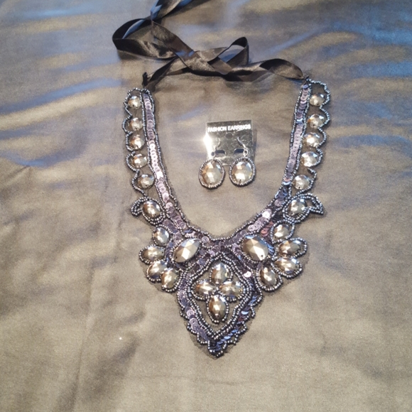 Lace Sequenced  Bib Necklace Set, EUC - Picture 3 of 6